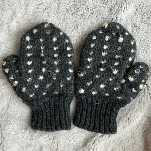 Gloves - Picture 1 of 1